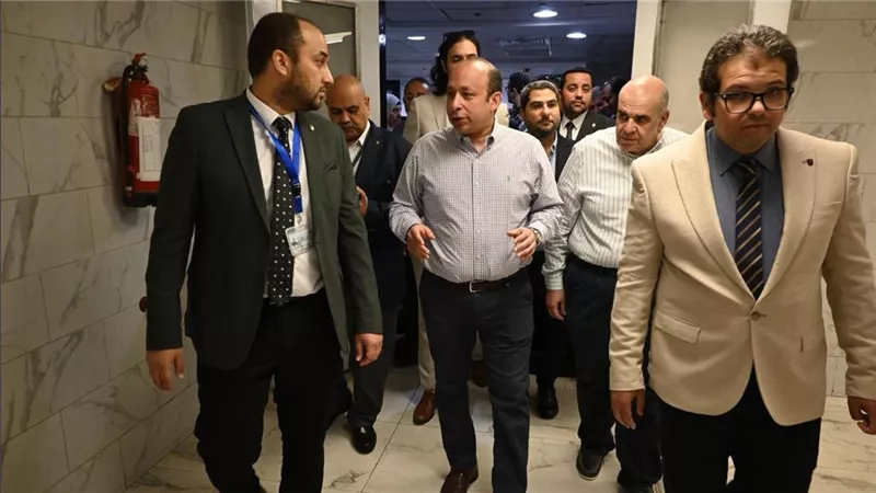 عميد طب قصر العيني يطمئن على جاهزية واستمرارية الرعاية الطبية خلال إجازة عيد الأضحي (صور)