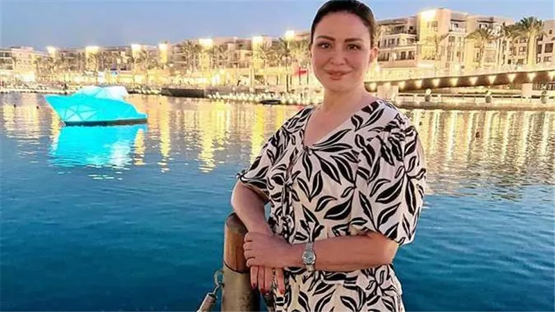 خست خالص.. إلهام شاهين تثير ضجة في أحدث ظهور بالساحل الشمالي | شاهد