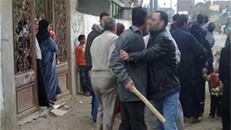 فيديو مثير.. حقيقة ادعاء سيدة بتعرضها وأسرتها لاعتداء في كفر الشيخ