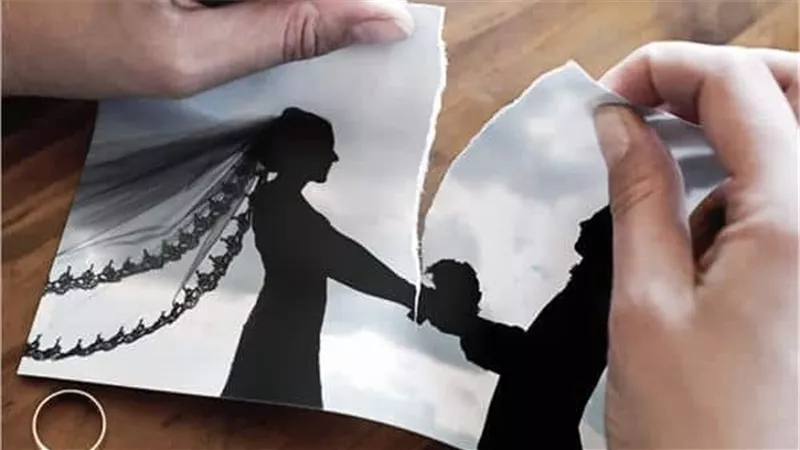 ضحكته بتستفزني ووشه وحش علي..سمر تطلب الخُلع في محكمة الأسرة بعد شهر العسل