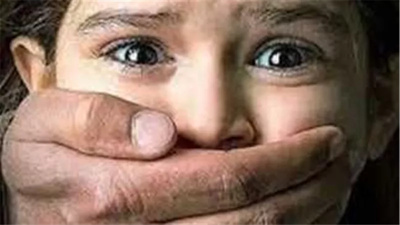 شهادة أم وضابطين وتقارير طبية.. قائمة أدلة تُدين المتهم في واقعة التعدي على تلميذة الوراق