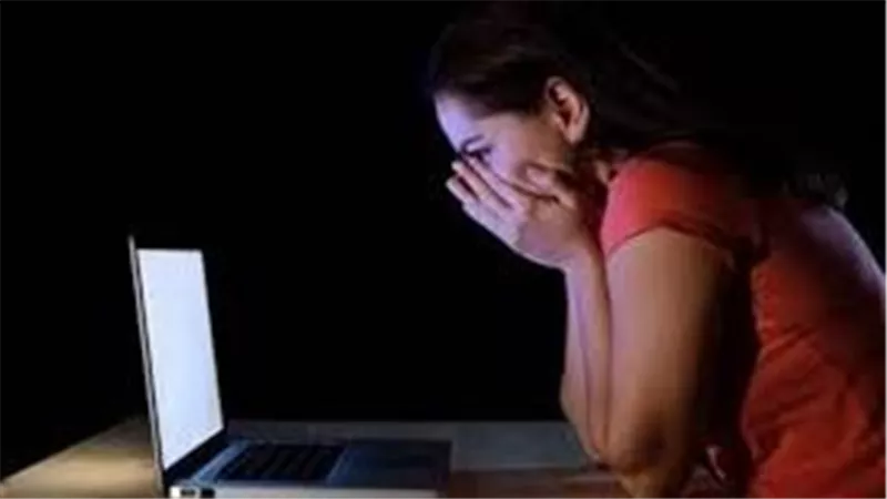 هددها بإفشاء امورًا خادشة للحياء.. تفاصيل مثيرة في الحكم على شاب فبرك صورًا لفتاة بقصد ابتزازها