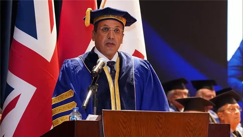 الحكومة البريطانية تعلن حصول رئيس الجامعة البريطانية في مصر على وسام شرف ملكي