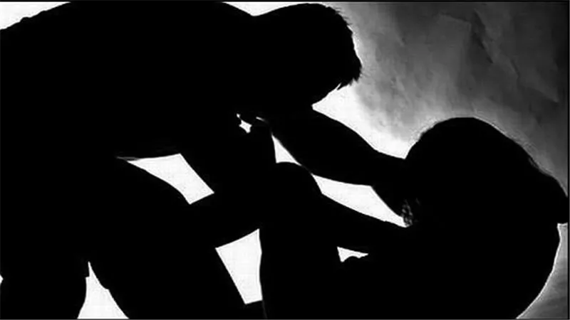 قيدها بالحبال وسحلها..تفاصيل مثيرة في انقاذ فتاة من عقاب والدها بأكتوبر 