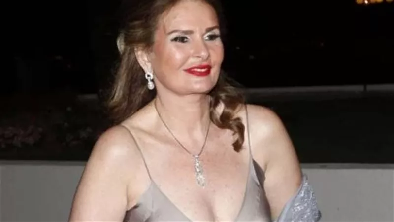 فستان أحمر لافت.. يسرا تخطف الأنظار بإطلالة جديدة | شاهد