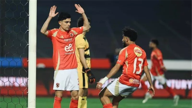 ماذا فعل مع مدرب الأهلي؟.. أشرف بن شرقي يثير الجدل في مونديال الأندية