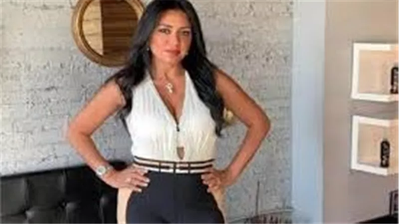 إيناس الدغيدي ترفضه ورانيا يوسف قالت «يا ساتر».. 5 فنانين أثاروا جدلًا بسبب ارتداء الحجاب | شاهد