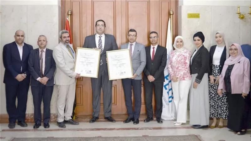  الجامعـة المصرية للتعلم الالكتروني الأهلية تحصل على شهـادتي الايزو الدولية (صور)