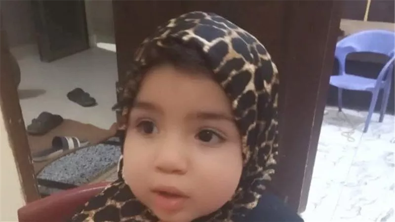 غرقتها في جردل مية وسرقت الحلق.. اعترافات صادمة للمتهمة بقتل لوجي طفلة دهشور 