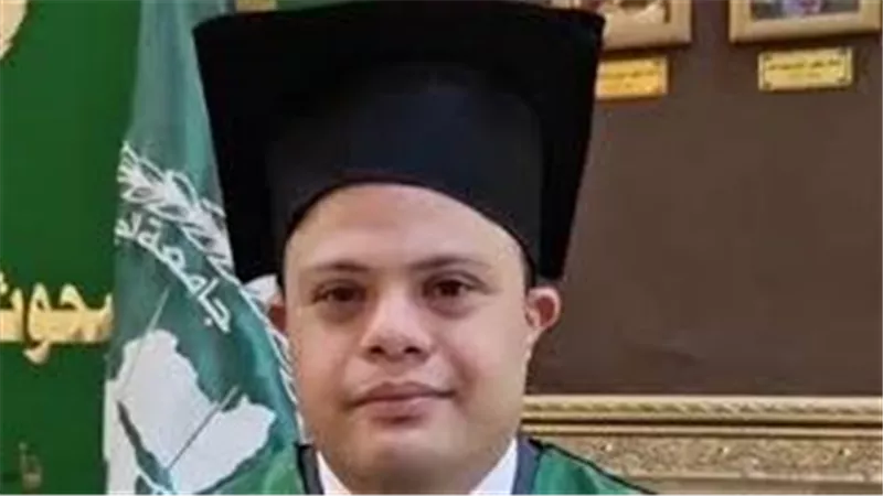 إبراهيم الخولي.. قصة أول الحاصلين على ماجستير في الإعلام من القادرون باختلاف