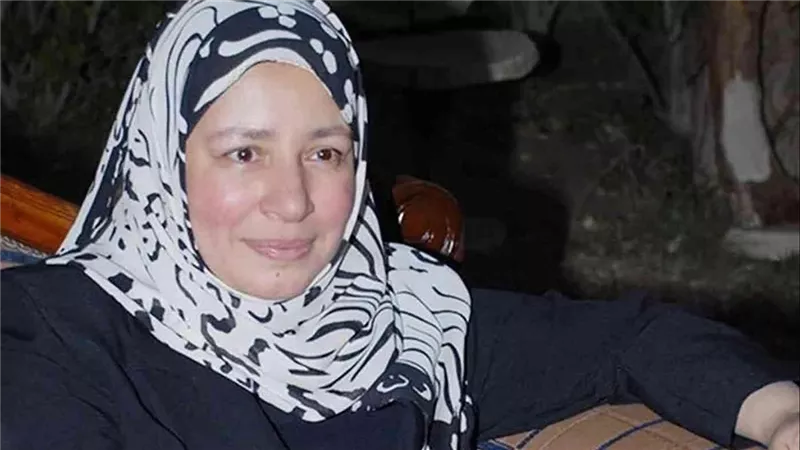  مع عائلتها.. صورة عبلة كامل تثير الجدل | شاهد