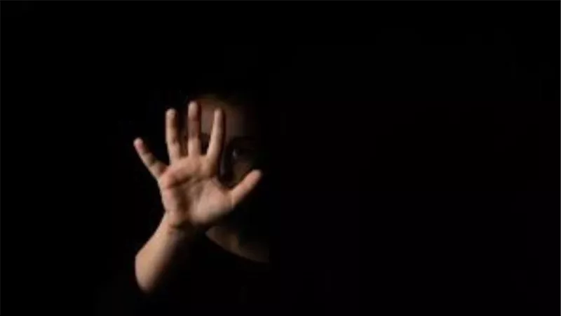  يشاهدها أثناء الاستحمام..تفاصيل مثيرة في اتهام أب بخدش براءة ابنته بالمرج 