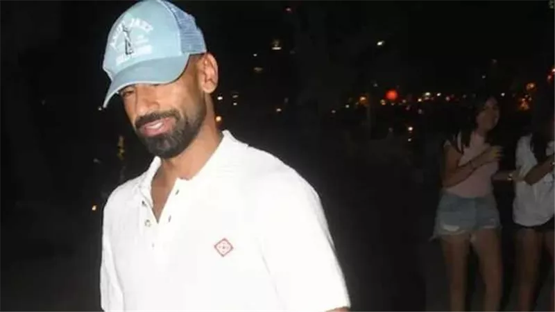 «أكلة سمك بـ 75 ألف جنيه وسهرة داخل نادٍ ليلي».. تفاصيل عطلة محمد صلاح في تركيا