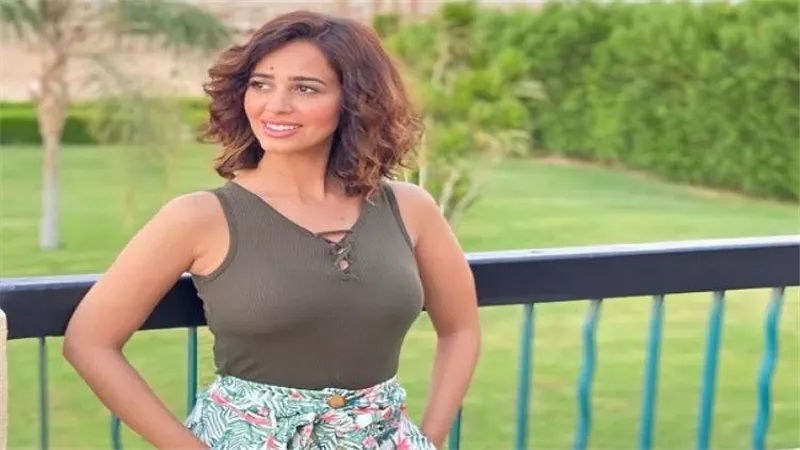  بفستان جريء.. رنا سماحة تثير الجدل بإطلالة جديدة | شاهد 