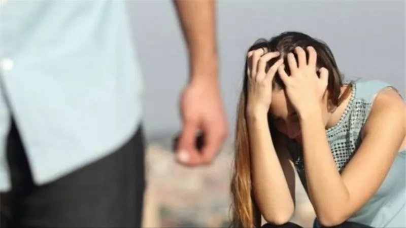جاب لجارتنا ساعة دهب ونسي عيد ميلادي..نرمين تطلب خلع زوجها في محكمة الأسرة