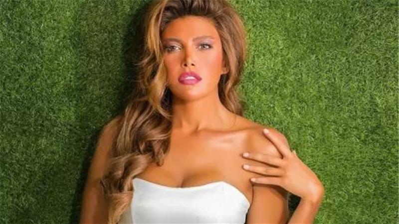 فستان لافت.. ريهام حجاج تثير ضجة بهذه الإطلالة | شاهد