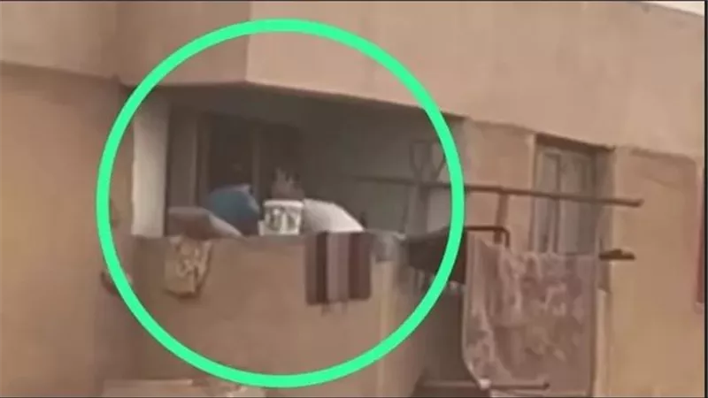 ما لم توثقه الكاميرات.. طفل البلكونة يروي تفاصيل مثيرة عن حكايته من دار الرعاية