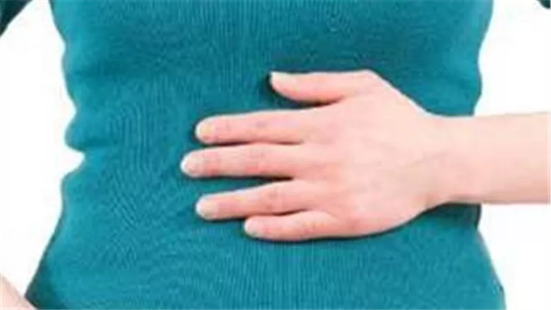 غازات وشعور مزعج.. 4 حلول سهلة للقضاء على الانتفاخ 