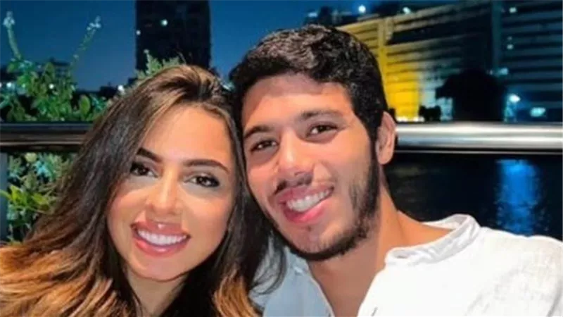 بإطلالة ناعمة.. زوجة حفيد الزعيم عادل إمام تخطف الأنظار في حفل الزفاف | شاهد