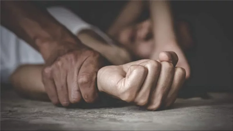 استغل تواجدها بمفردها..تفاصيل الحكم على المتهم باقتحام منزل فتاة وتعدى عليها جنسيًا بالإكراه في قنا