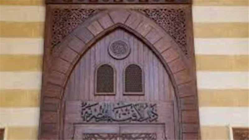  الإفتاء تجيب.. ما هي الحالات التي يُباح فيها للمصلي قطع الصلاة؟