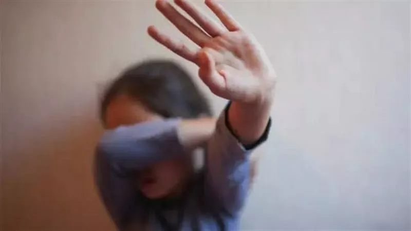 اعتاد التحرش بالسيدات في الشارع.. كاميرات المراقبة تفضح عاملا هتك عرض طفلة بالمرج