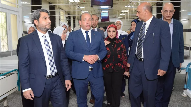 عميد قصر العيني يتفقد وحدة جراحة التجميل وعملياتها بعد رفع كفاءتها (صور)