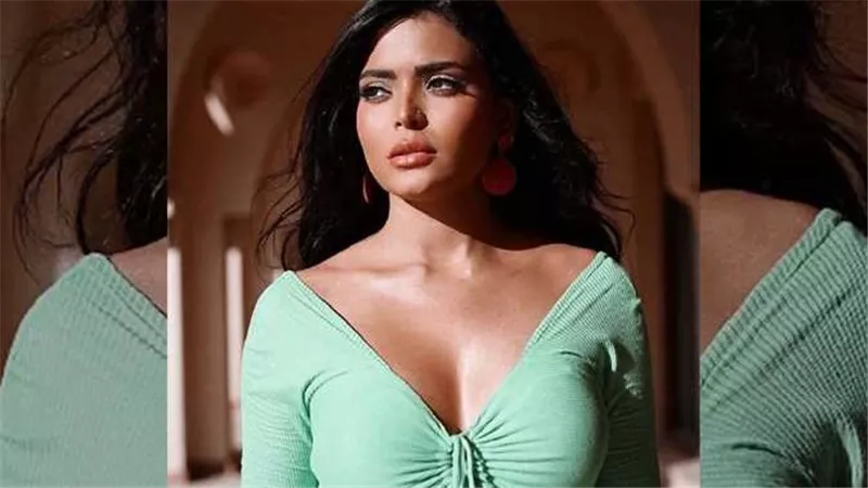 أمران يحسمان الموقف..رأي «الإفتاء» في عمل الرجل بتصفيف شعر النساء بعد أزمة أسماء جلال