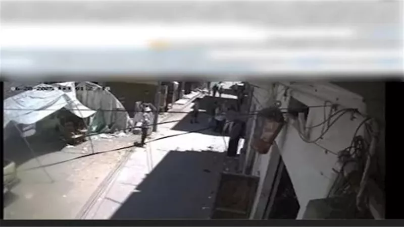 فيديو مؤلم.. لقطات صادمة للاعتداء على مسن في البحيرة | شاهد