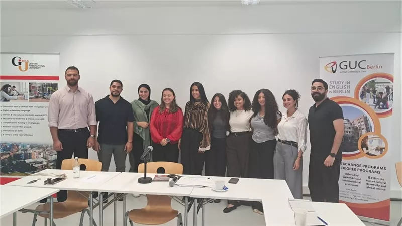 فريق مركز هوية مصر بالجامعة الألمانية بالقاهرة يضع اللمسات النهائية لمعرض المتحف المصرى الكبير ببرلين