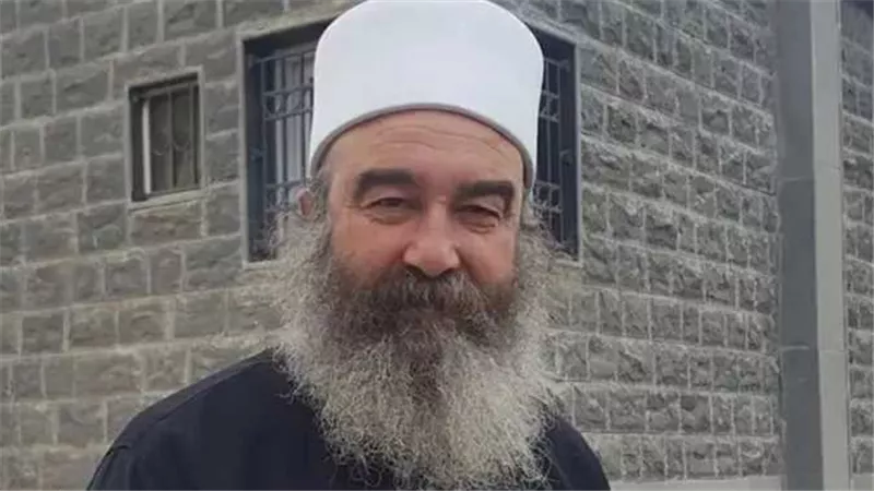 لا يصف إسرائيل بـ«العدو» وتعرض لـ«إهانة» من أحد مسؤولي بشار.. معلومات مثيرة عن حكمت الهجري الزعيم الروحي لـ«الدروز» | فيديو
