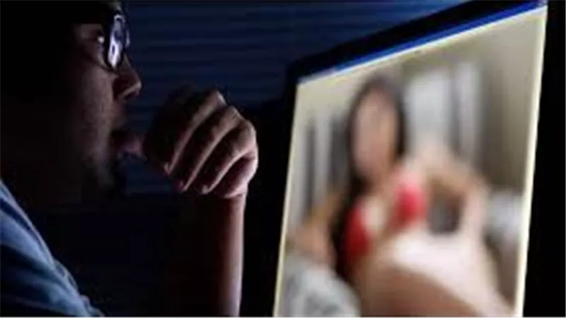 وزع صور حبيبته بعد ما رفضته.. التفاصيل الكاملة للحكم على عامل بولاق بعد ابتزازه فتاة