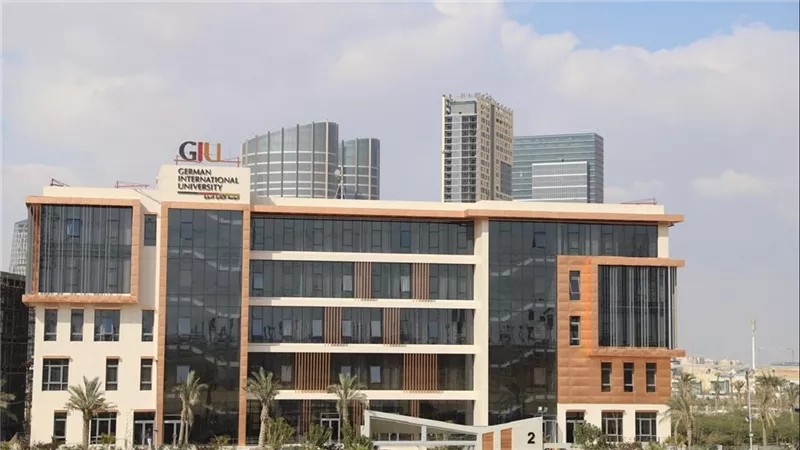 منح دراسية لأوائل الجمهورية: GUC وGIU تكرمان المتفوقين بالثانوية العامة وتفتحان لهم آفاق المستقبل الأكاديمي