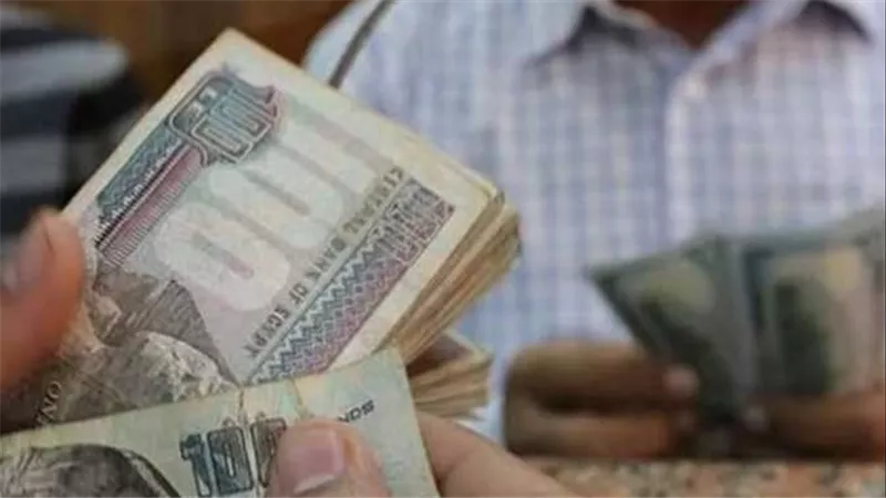 أحط فلوسي في البنك ولا لأ؟.. الفوائد تشعل الجدل بين حلال وحرام والأزهر يحسم