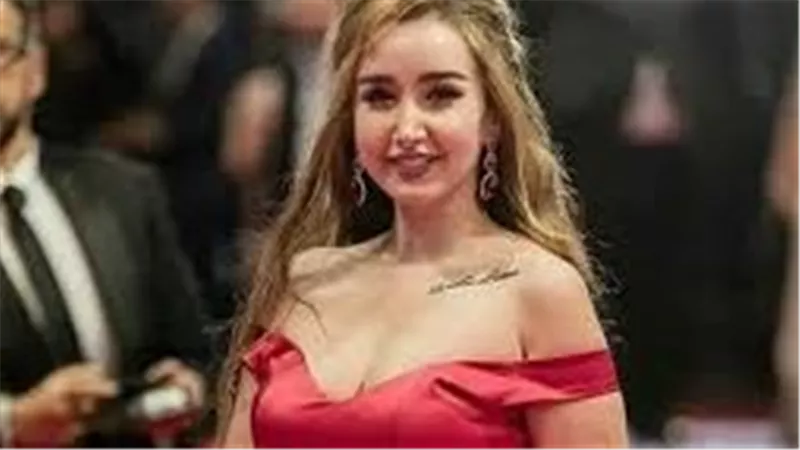 أبيض وأسود.. هنا الزاهد تخطف الأنظار بأحدث ظهور لها | شاهد