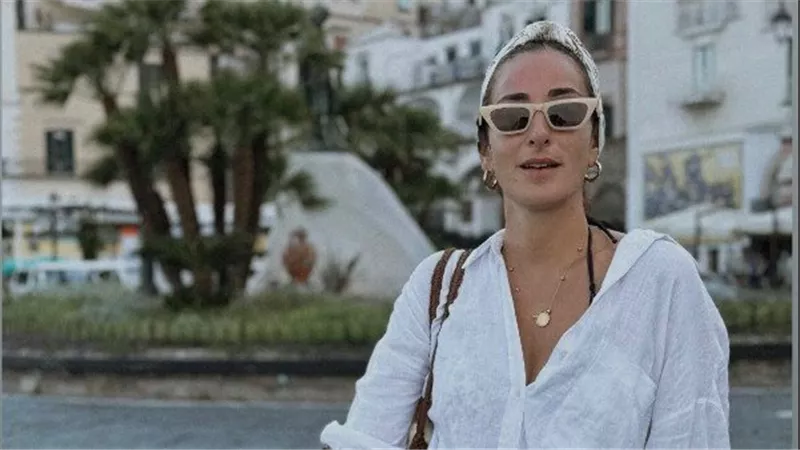  بالشورت.. أمينة خليل تخطف الأنظار بإطلالة جريئة | شاهد