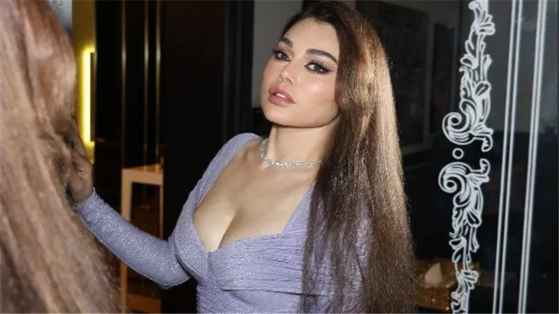  بفتحة مثيرة..هيفاء وهبى تخطف الانظار فى أحدث ظهور | شاهد