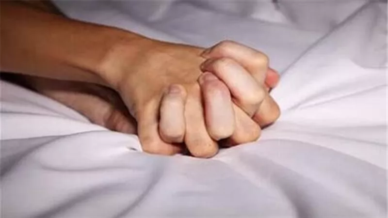 حمل سفاح قبل الزواج.. تفاصيل مثيرة في العثور على رضيع أمام مسجد بأطفيح