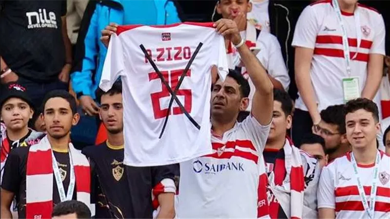 زوجته أشرف من أي حد.. رسائل نارية من مسؤول الأهلي بعد هتافات جماهير الزمالك ضد زيزو | فيديو