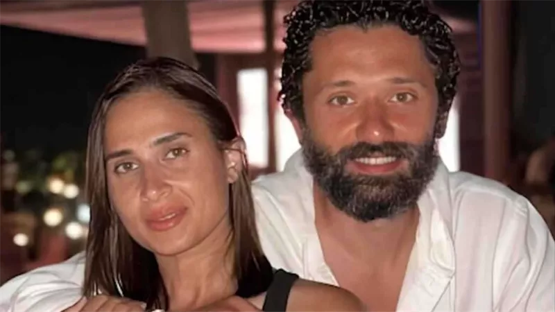 قصة زواج كريم محمود عبد العزيز وآن الرفاعي.. تعرّف عليها في الجامعة ووالده كان متحفظا على الخطوة | فيديو