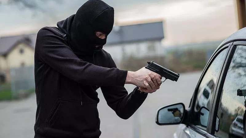  مابتردش عليا.. حقيقة تعرض جرسون لسطو مسلح أعلى دائري الهرم بسبب خطيبته 