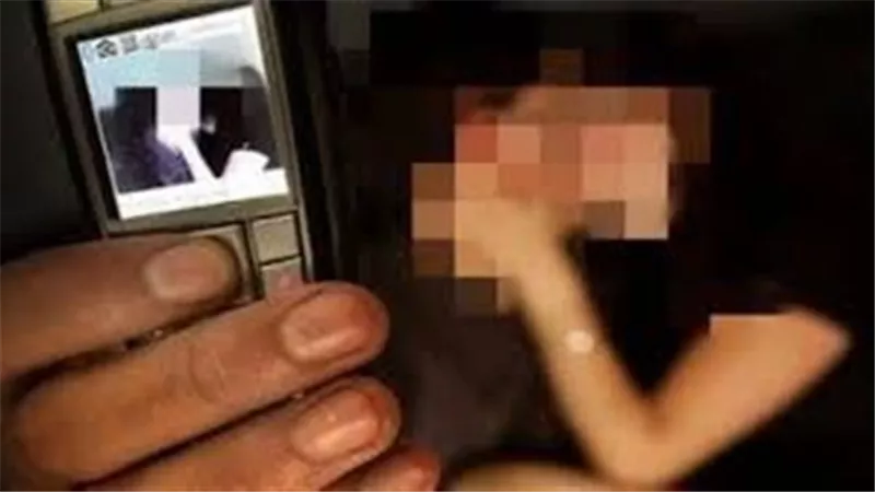  من بينها طليقها.. تفاصيل مثيرة في تسريب فيديوهات مخلة جديدة لبلوجر شهيرة