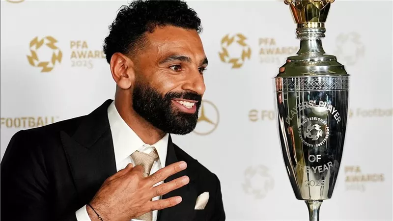 27 مليون جنيه.. سعر ساعة محمد صلاح يثير الجدل | شاهد 