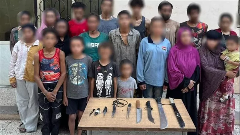 60 ثانية رعب.. القصة الكاملة لوكر تسول خطير تحت كوبري بالجيزة يضم أطفال وسيدات | شاهد