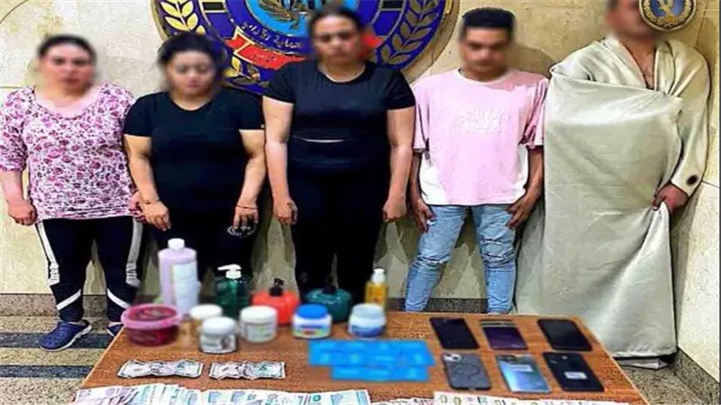 تفاصيل مثيرة في القبض على 3 سيدات وشخصين يمارسون الرذيلة بناد صحى بالشيخ زايد 