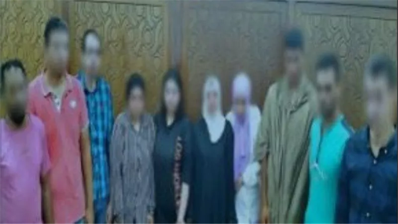 التفاصيل الكاملة للقبض على 4 سيدات و5 رجال يمارسون الرذيلة داخل نادى صحى بالإسكندرية | شاهد
