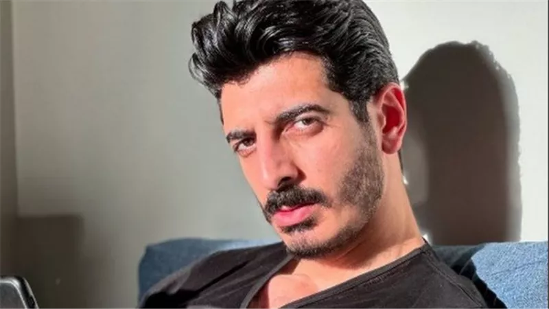  مرسيدس وساعة ألماظ وآيفون مطلي بالذهب.. تفاصيل مثيرة عن ثروة التيك توكر شاكر محظور 