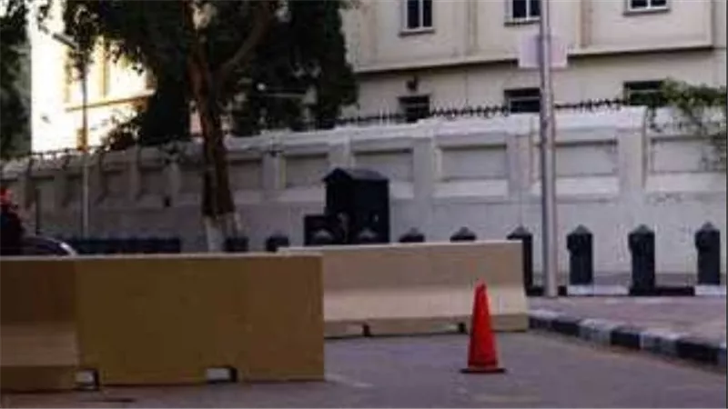 المُعاملة بالمثل.. تفاصيل إزالة الحواجز من أمام مقر السفارة البريطانية بجاردن سيتي 