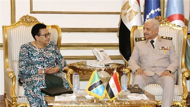 وزير الدفاع والإنتاج الحربى يلتقى وزير الدفاع والخدمة الوطنية التنزانية