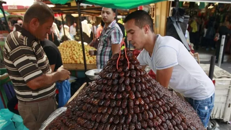 عودة الروح إلى أسواق جنين: إقبال من عرب 48 وحذر من عمليات عسكرية